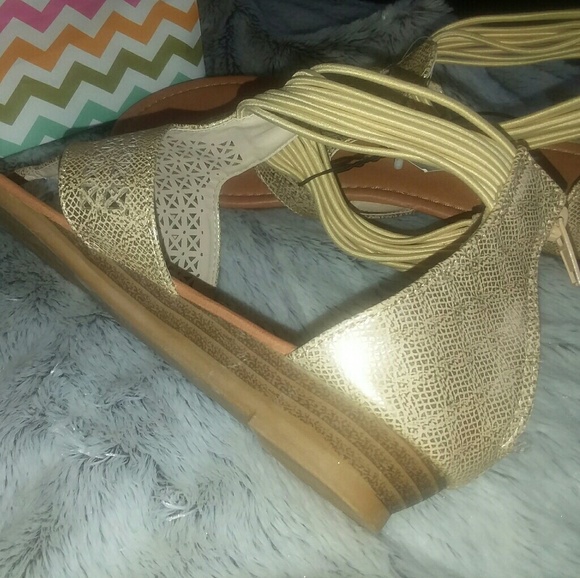 GOLD SHIMMER WEDGE HEEL SANDALS Sz 9 - Picture 5 of 6